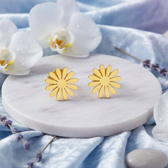 🆕️Minimalist Daisy Flower Stud Dainty Earrings 18K Gold Plated Stainless Steel - Picture 9 of 13